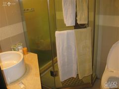 -莫泰酒店(上海虹桥北新泾地铁站天山路店)