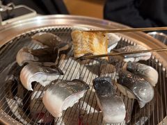 -围炉肉舍•炭烤活鳗•丹东海鲜烤肉(步行街店)