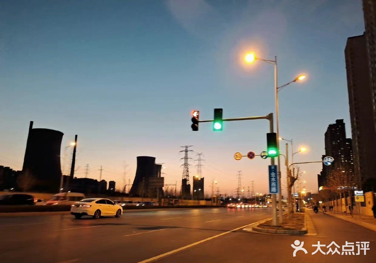 想要感受快乐的话，就跟我一起来郑州建业，华谊兄弟电影小镇游玩