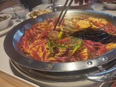 -茅草房·河畔园林火锅