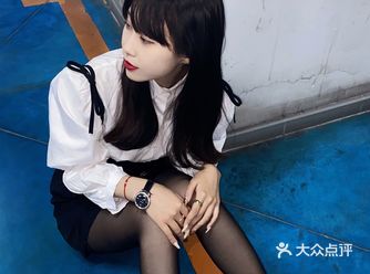 秋季搭配什么卷发更温柔