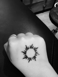 -鳌首刺青纹身 穿孔饰品店