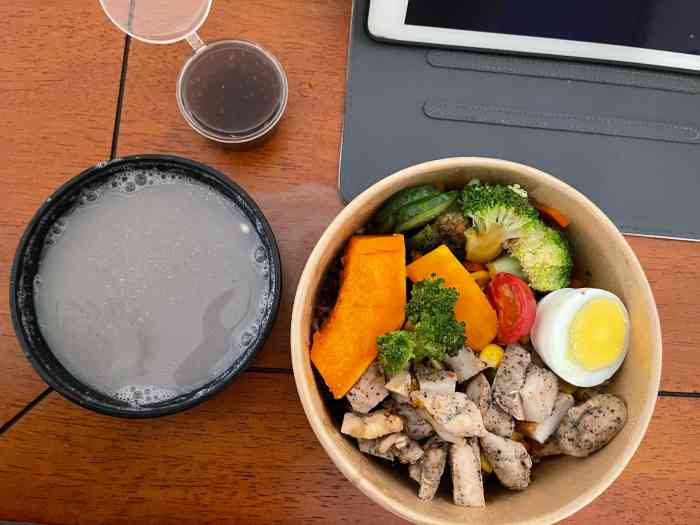 本味轻食馆(中原万达店)-"感觉还可以,价格还挺实惠的,里面的种类也.