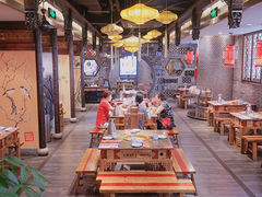 -沪小二炭火蛙锅(淮海中路美食不夜城店)