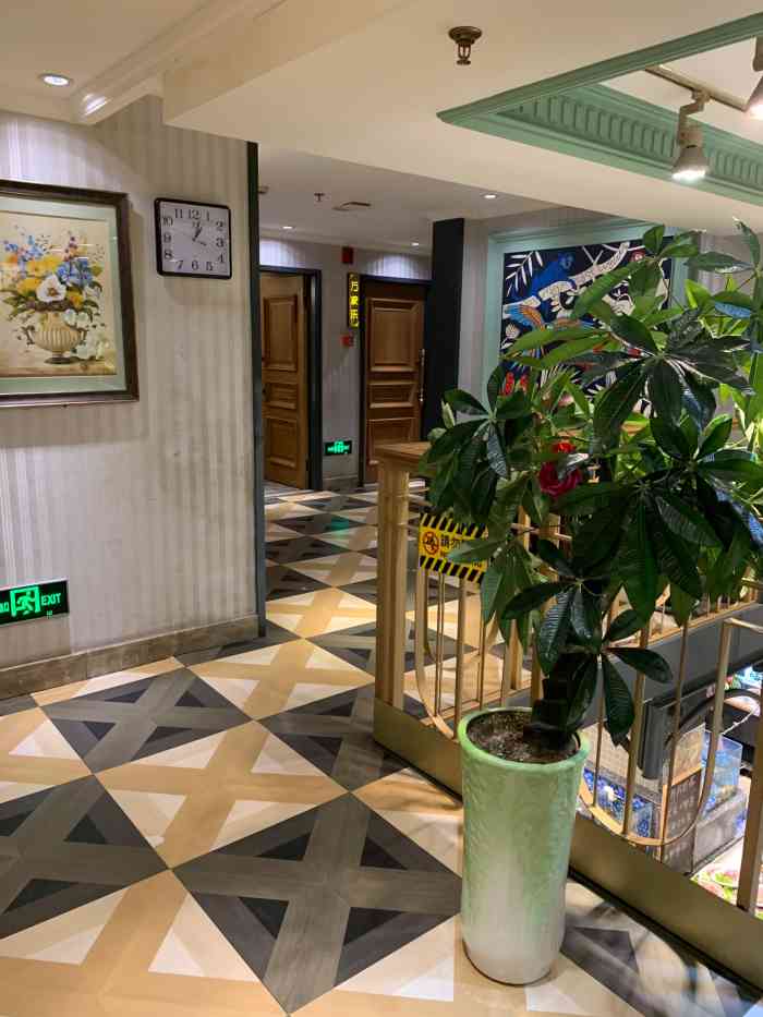 新时代大酒店(劲松一路店)-"劲松一路上的中型饭店三层,周末生意火爆