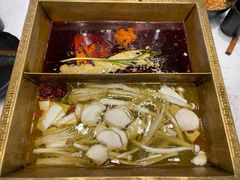 鸳鸯锅-星湖特色餐厅· 三岔湖环球融创天堂洲际酒店