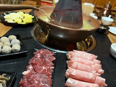 -果松木炭酸菜铜火锅·外婆参鸡汤