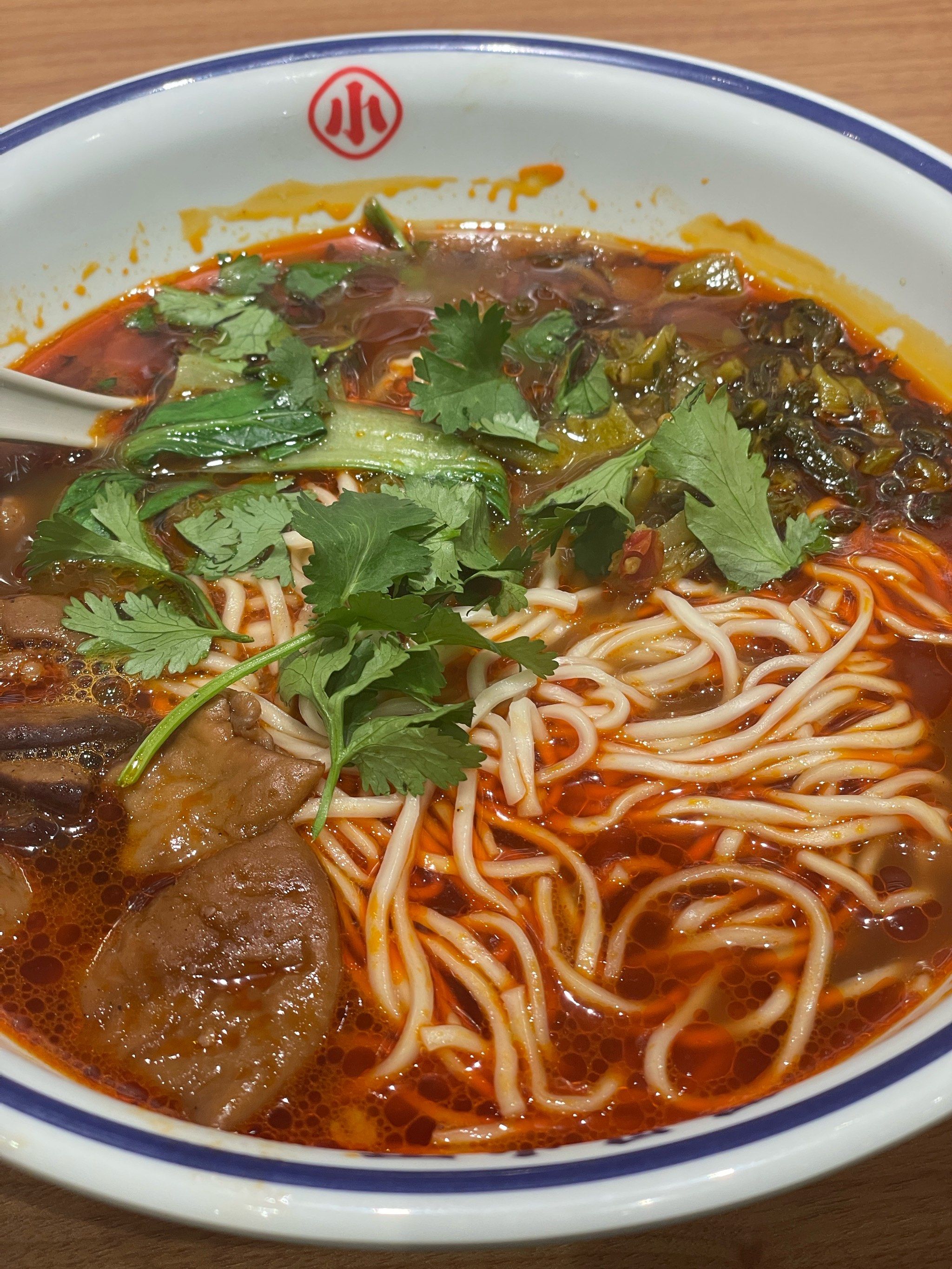 🌟收藏打卡免费送卤蛋
🥢酸菜牛肉面味道偏辣口,微微辣就很辣