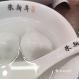 店里都是附近住的阿公阿婆来吃早饭，点了馄饨，汤包