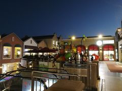 -王府井奥莱临潼小镇(临潼店)