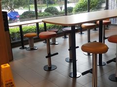 靠窗位-麦当劳(杭州萧山京港国际店)