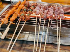 -哈尔滨小酒馆·鲜肉现穿自助烧烤(康新花园店)