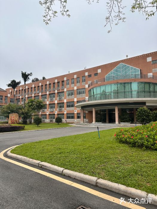 广东外语外贸大学(白云山校区)图片