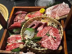 -山川小町·极番烧肉(新地假日广场店)