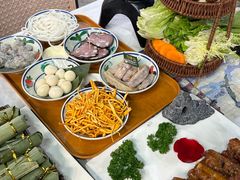 -刘姐啤酒鱼民族演艺餐厅(西街总店)