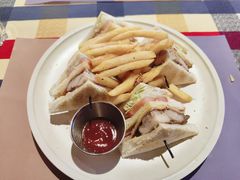 鸡腿排三明治-遇见西木美式餐厅(体育路店)