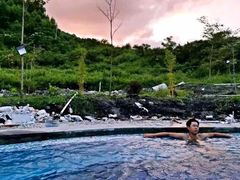 -十万大山布透温泉