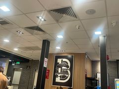 -麦当劳(上海虹桥站30B检票口楼上)