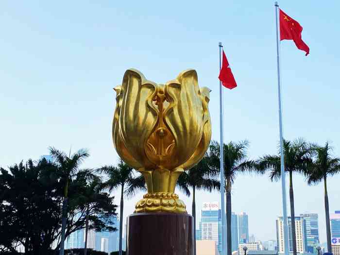 金紫荆广场-"金紫荆广场位于香港岛,与维多利亚港遥遥相.