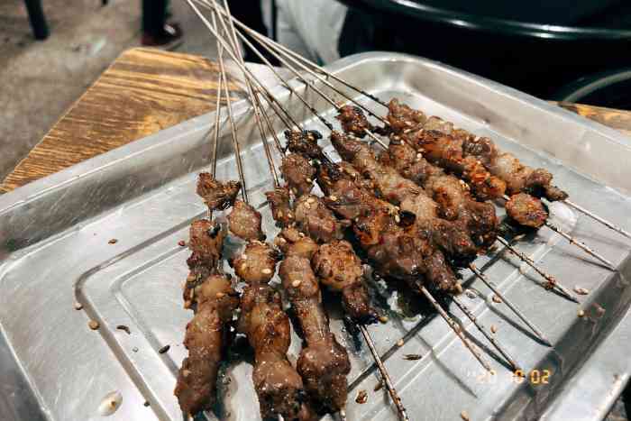 大尾巴羊肉串-"在中街附近逛街的时候,想吃串,就翻到了这.
