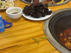 -东北烧烤铁锅炖水库鱼
