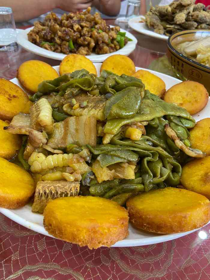 位于尚志市苇河镇南环路712713号正东方向90米