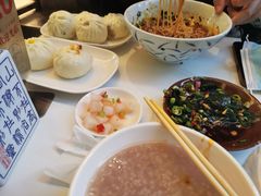 -李与白包子铺(桐梓林店)