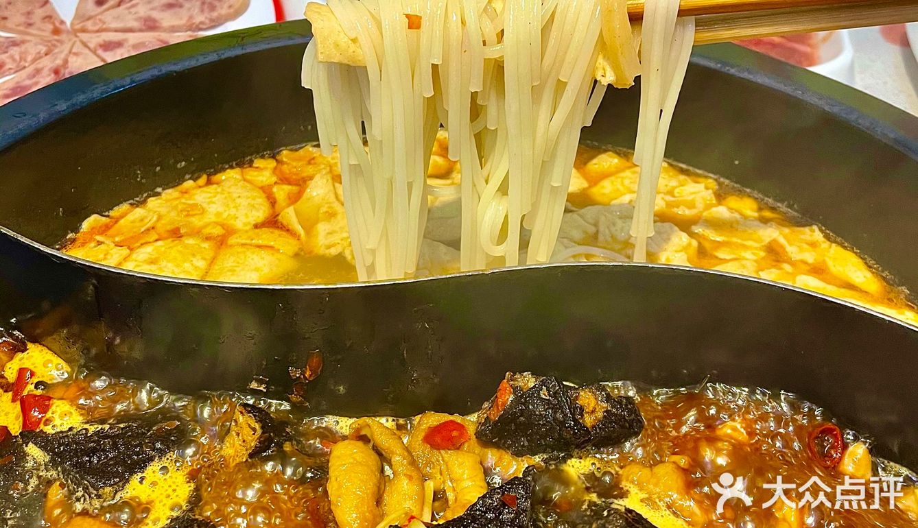 杭州首家双臭火锅 料太足啦