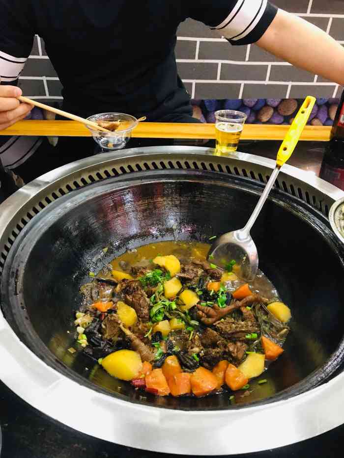 灶台福铁锅炖(中北镇店)-"[薄荷]环境:中北镇这边的市场周围都是商.