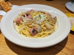 奶香菌菇培根温泉蛋意面-菲滋意式餐厅(临平万达店)