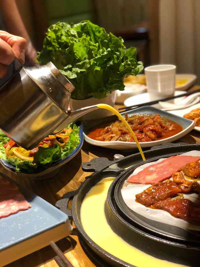 牛鲜生炭火烤肉(总店)-"[薄荷]环境:在凤凰国际那边 店里很干.