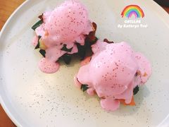 粉粉的班尼迪克蛋-CHILLAX轻乐时(侨建·Hi City店)