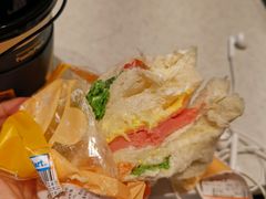 -全家便利店(杭州龙翔桥地铁站店)