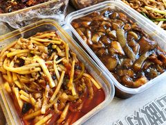 广式咸鱼鸡粒茄子煲-宏状元现熬粥·京味菜(三里河店)