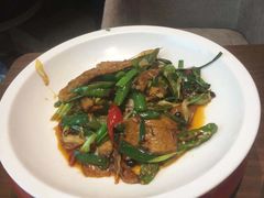 代代人都爱吃的回锅肉-有红鸡毛店·川菜(建设路店)