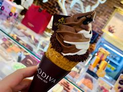 香草黑巧双重口味软冰淇淋-GODIVA(海岸城店)