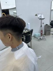 -一家只做男发烫染的店