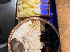 -尚尚仙·酸汤猪手·猪肚鸡火锅(华联万柳购物中心店)