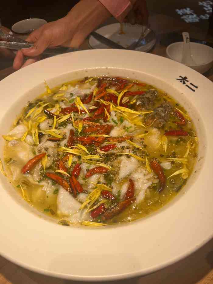 太二酸菜鱼(济南万象城店)-"工作日中午去吃的竟然还要排队,等了15分.