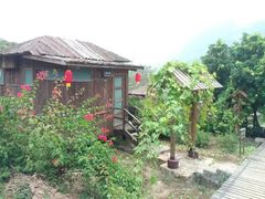 13农家木屋大门-天门沟九州驿站树上汤泉