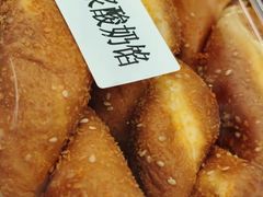 爆浆酸奶麻花-百年义利(朝内南小街店)