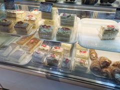-白玉兰食品甜凤店(合生汇店)