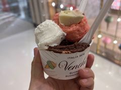 草莓冰淇淋-VENCHI 闻绮(北京国贸商城店)