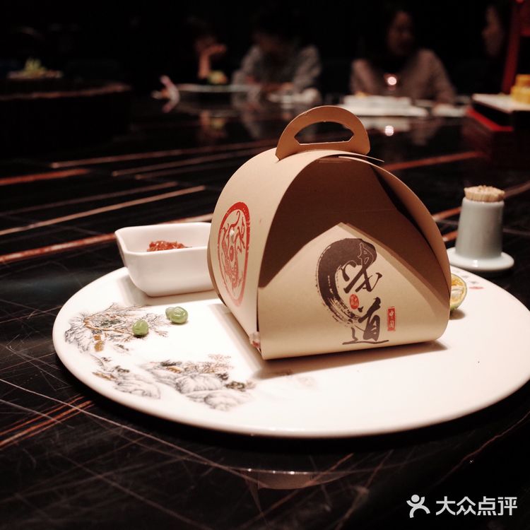 花菜梗真的是爱了 每次都认真的吃着比较着