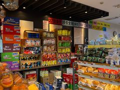 -全家便利店(江湾镇站店)