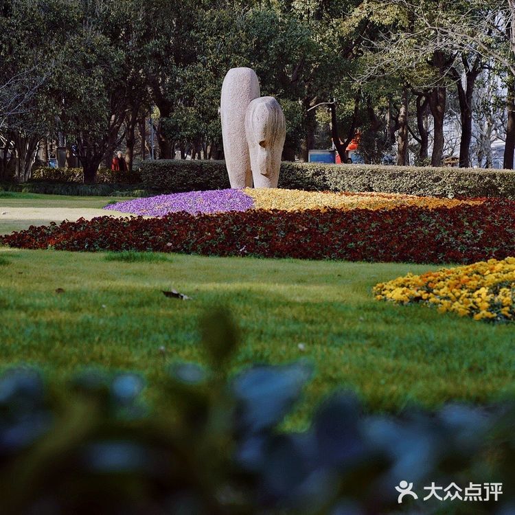 街头随拍｜华山绿地｜闹市区里的街心公园