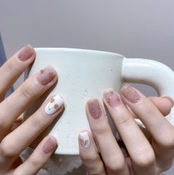 -花岐款式专研健康美甲沙龙