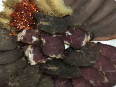 -周老三跷脚牛肉·全牛火锅(非遗传承店)