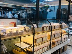 面包甜点陈列柜-面包新语(上地华联店)