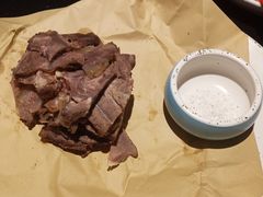 古法盐蘸牛肉-老头儿油爆虾·知味杭州(爱琴海购物中心)
